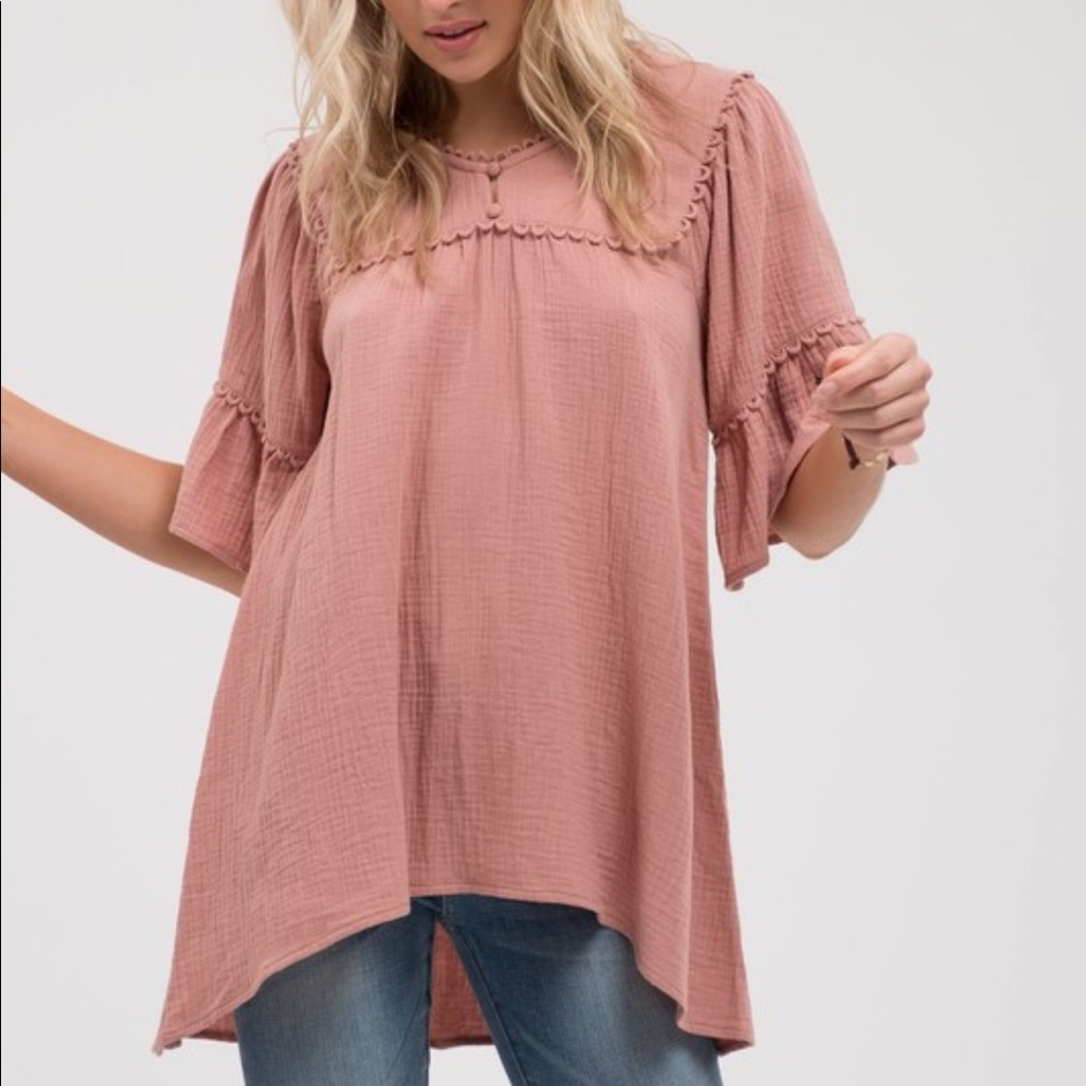 Women’s Hi-Lo Lace Top